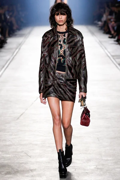 Look 19